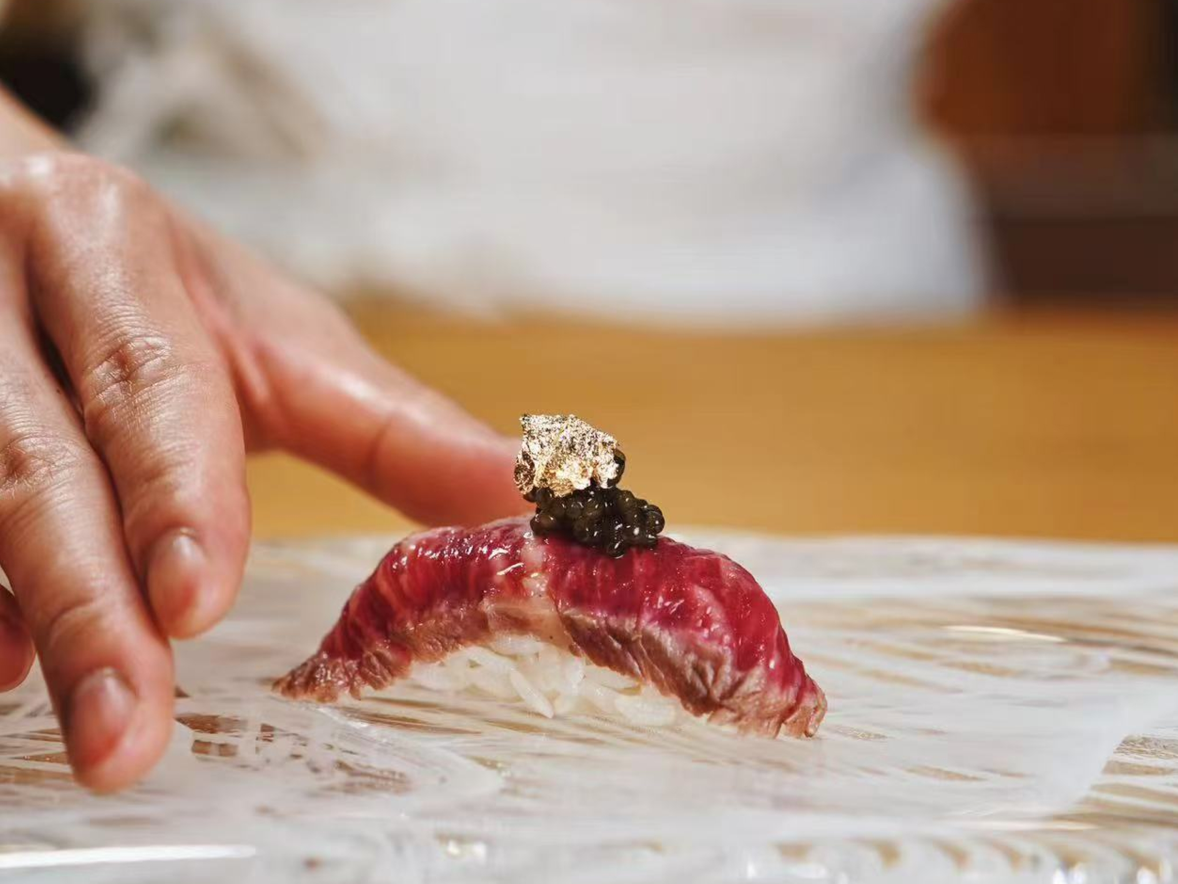 低溫慢煮牛配魚子醬壽司