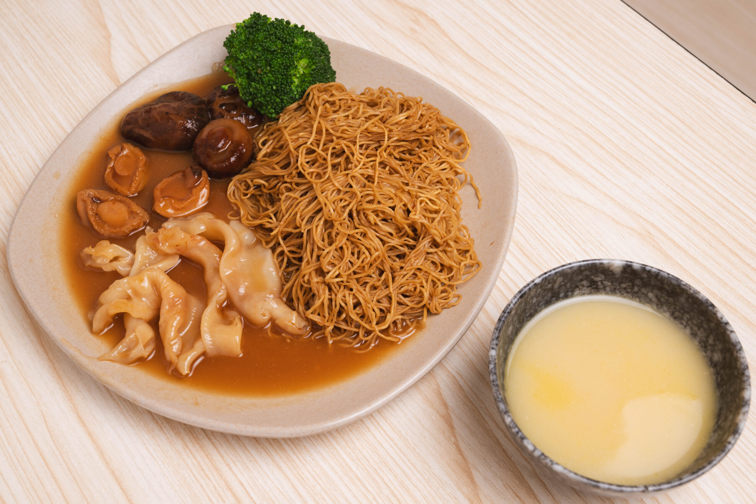 鮑魚花膠撈麵