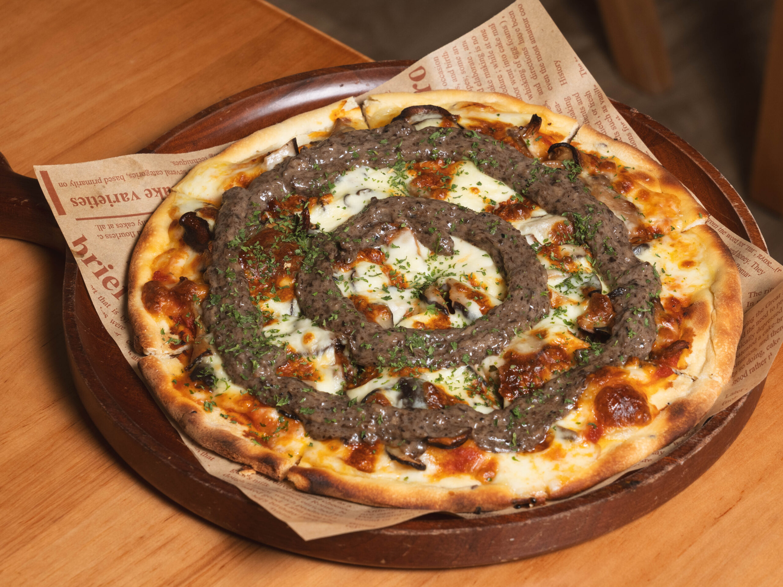P1 黑松露薄餅 black truffle pizza