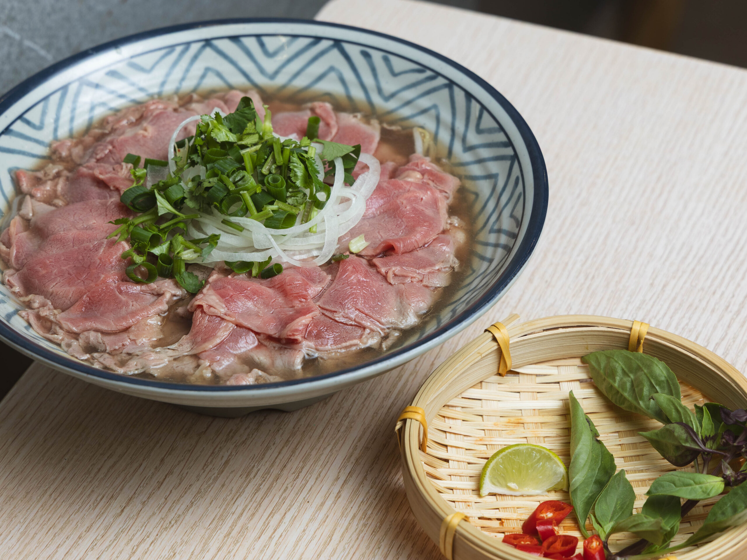生牛肉粿條