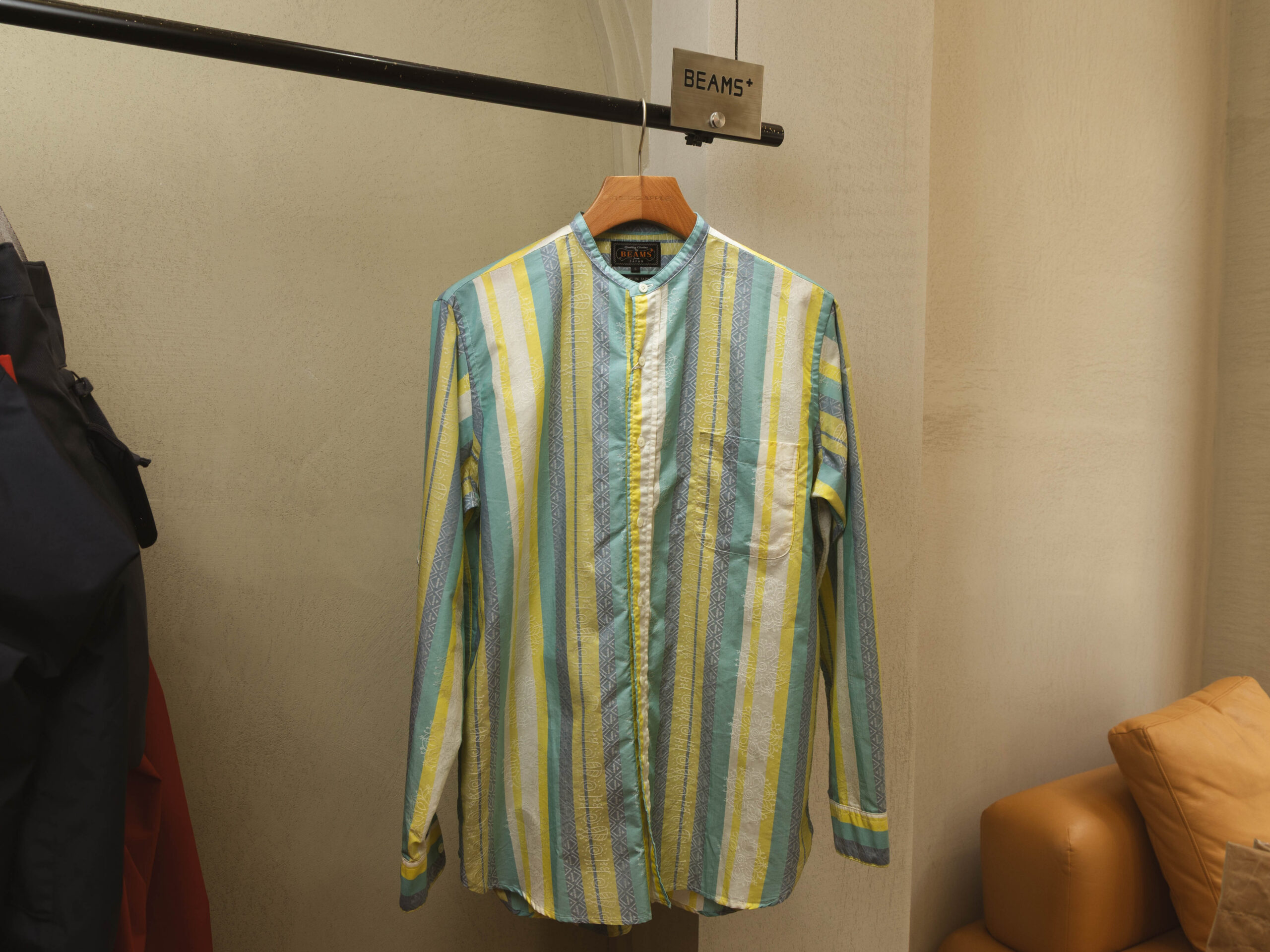 BEAMS + BAND COLLAR CLASSIC-FIT BRIGHT JACQUARD