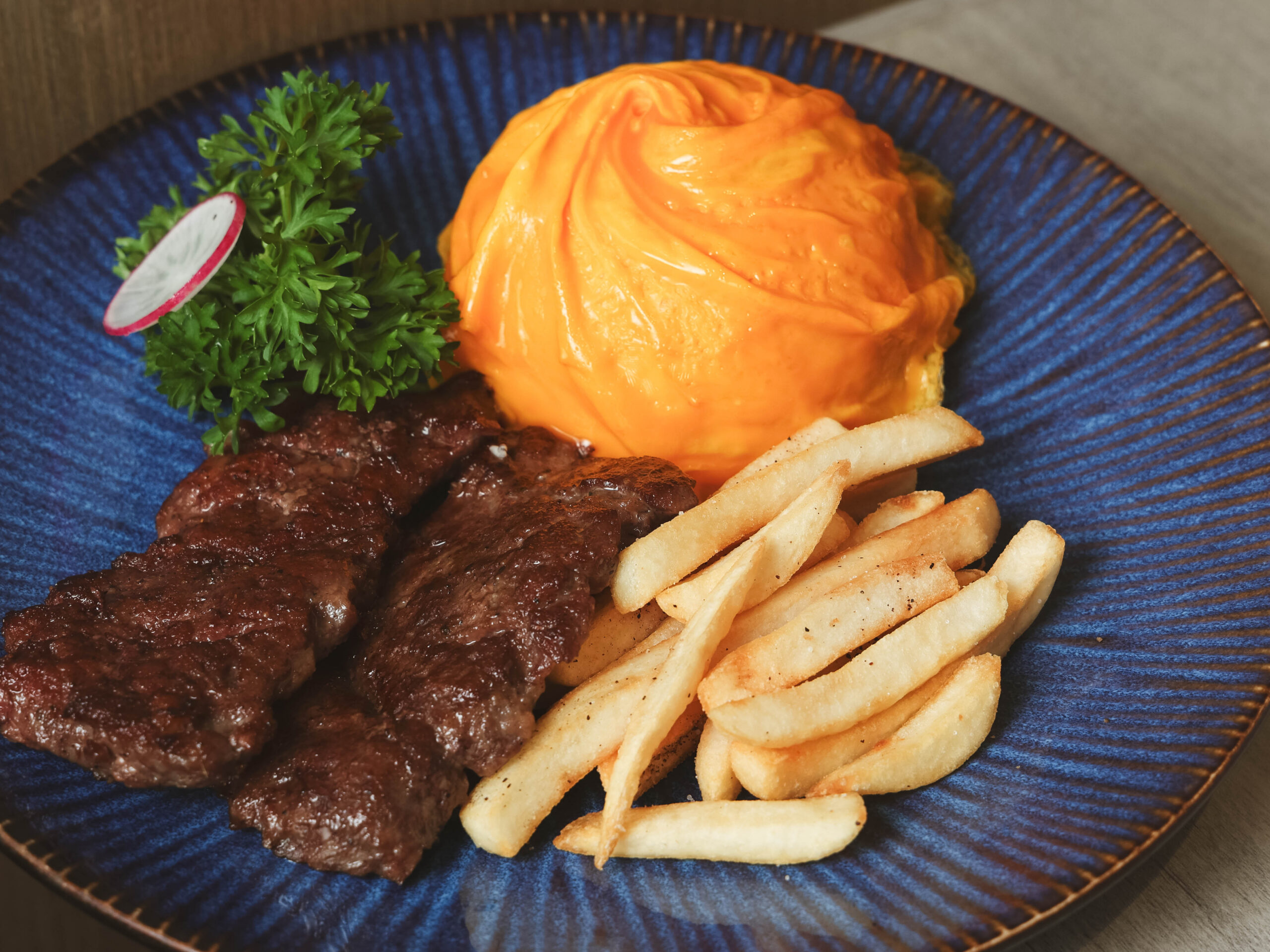日本無骨牛小排蛋包飯